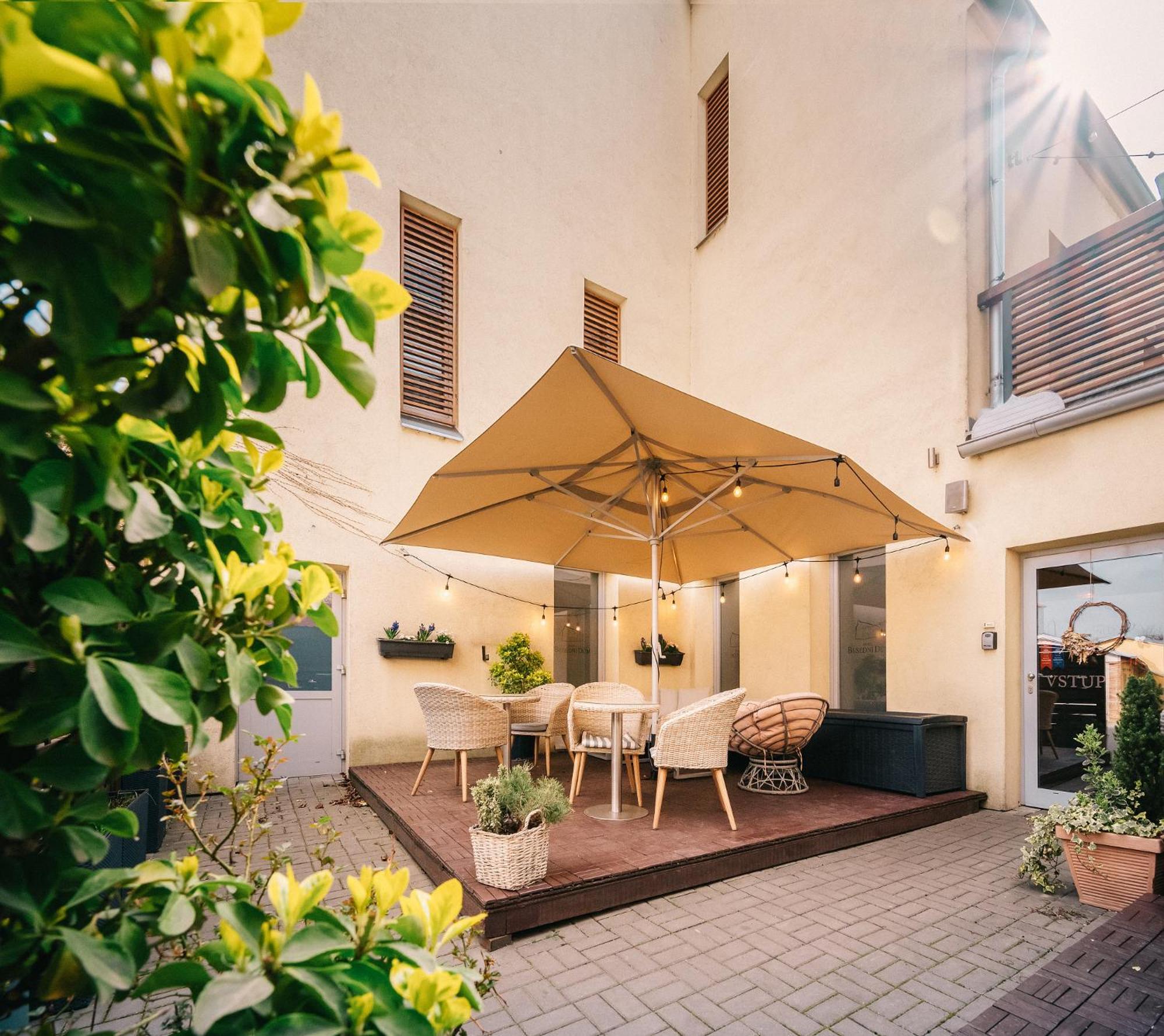 Wine&Wellness hotel Besední dům Valtice Exterior foto